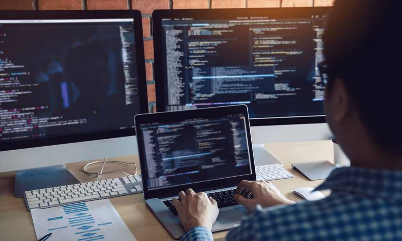 数据科学选型:R与Python如何赋能高州市网站建设?